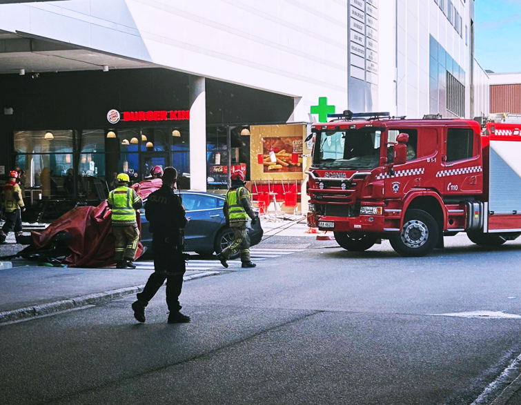 Bridgehill Fire Blanket Prevents Disaster Tesla Crash